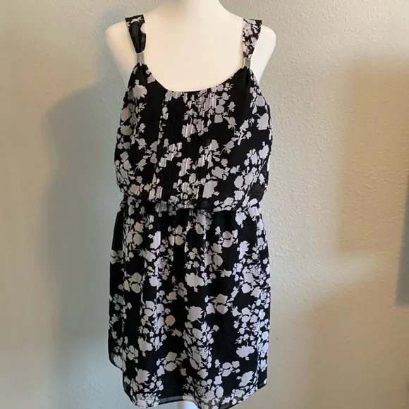 white house black market floral dress | Dresses | White House Black Market Sleeveless Faille Shadow Stripe A graphic floral print on the skirt makes for a bold statement on this timeless halter dress White House Black Market |